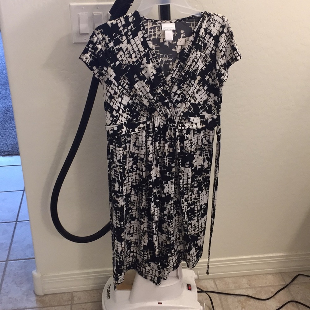 Motherhood maternity black and white dress